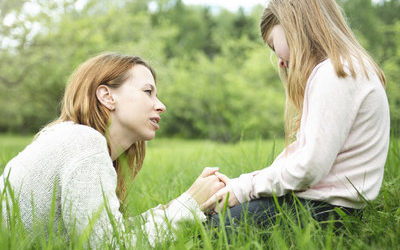 15 frases positivas para decir a tus hijos que fortalecerán su autoestima